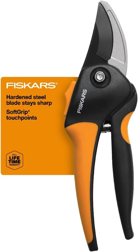 Fiskars SoftGrip Bypass Pruning Shears, 5/8″ Cut Capacity Garden Clippers